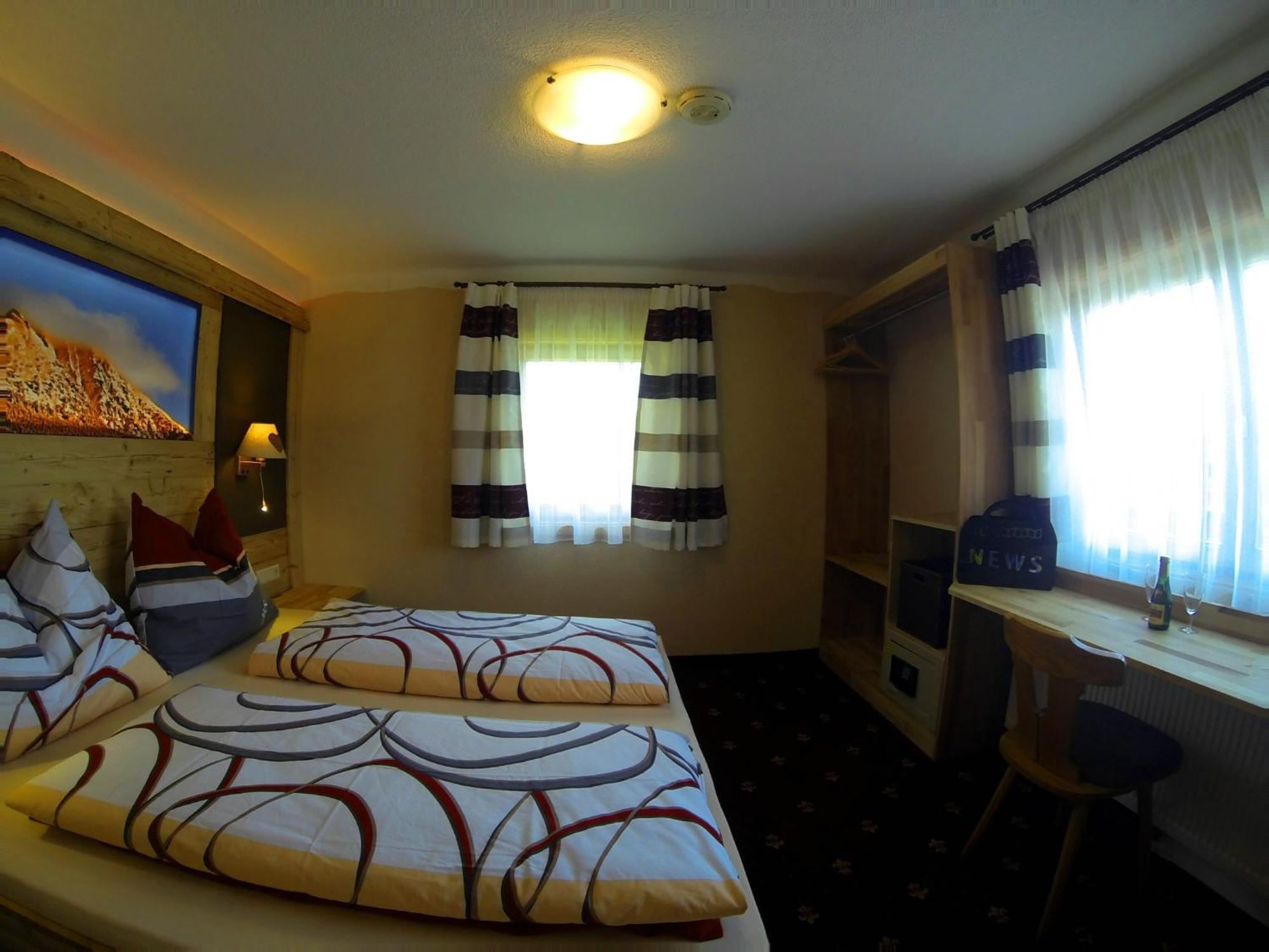 Hotel Haus Kartoner Schladming Habitación foto
